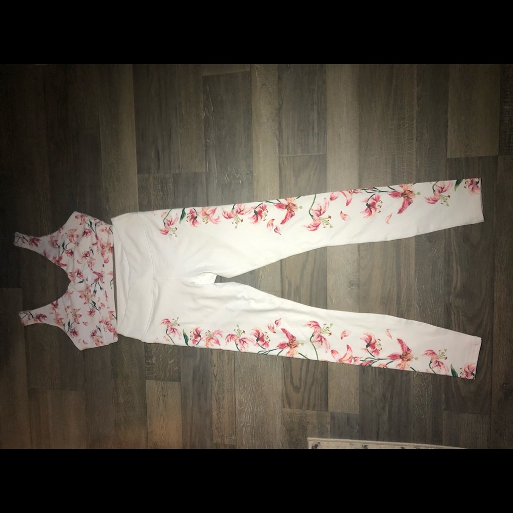 Fabletics lilly print bra & leggings set